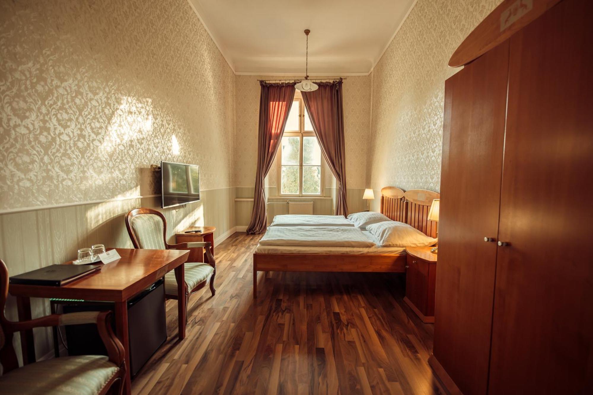 Hotel Kastiel Mojmírovce Exteriör bild