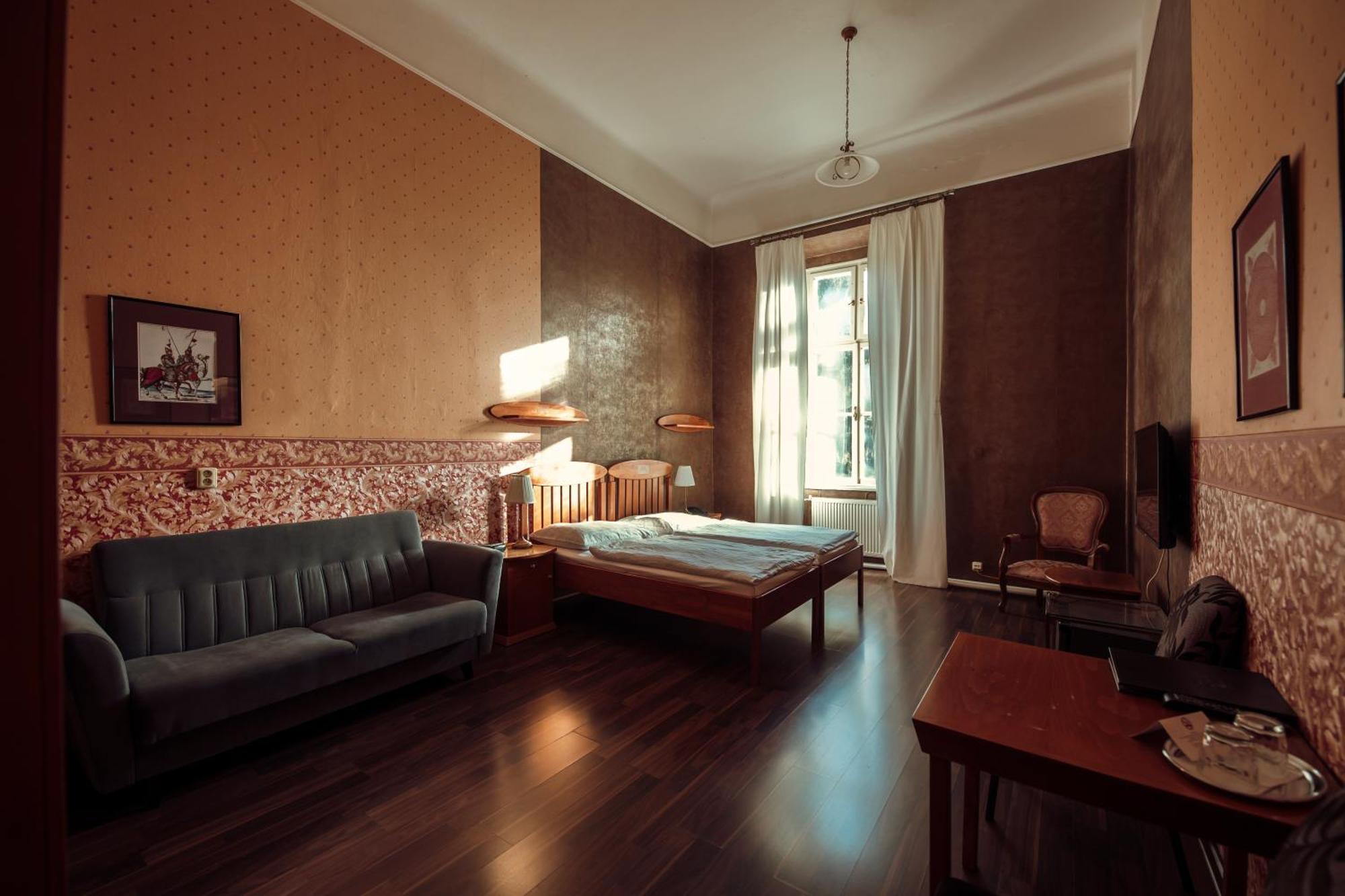 Hotel Kastiel Mojmírovce Exteriör bild