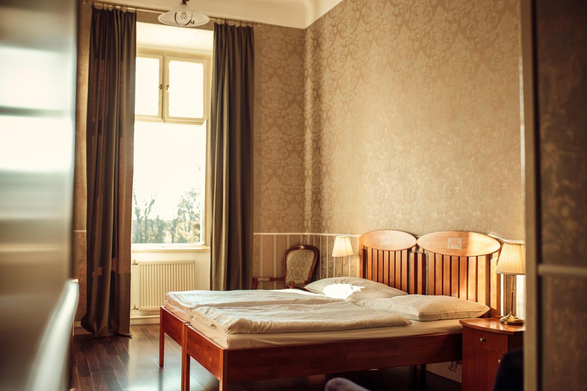 Hotel Kastiel Mojmírovce Exteriör bild